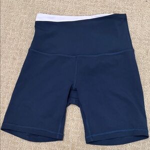 Lululemon Athletica Dark Blue Bike Shorts lilac trim 2 like new women’s gym